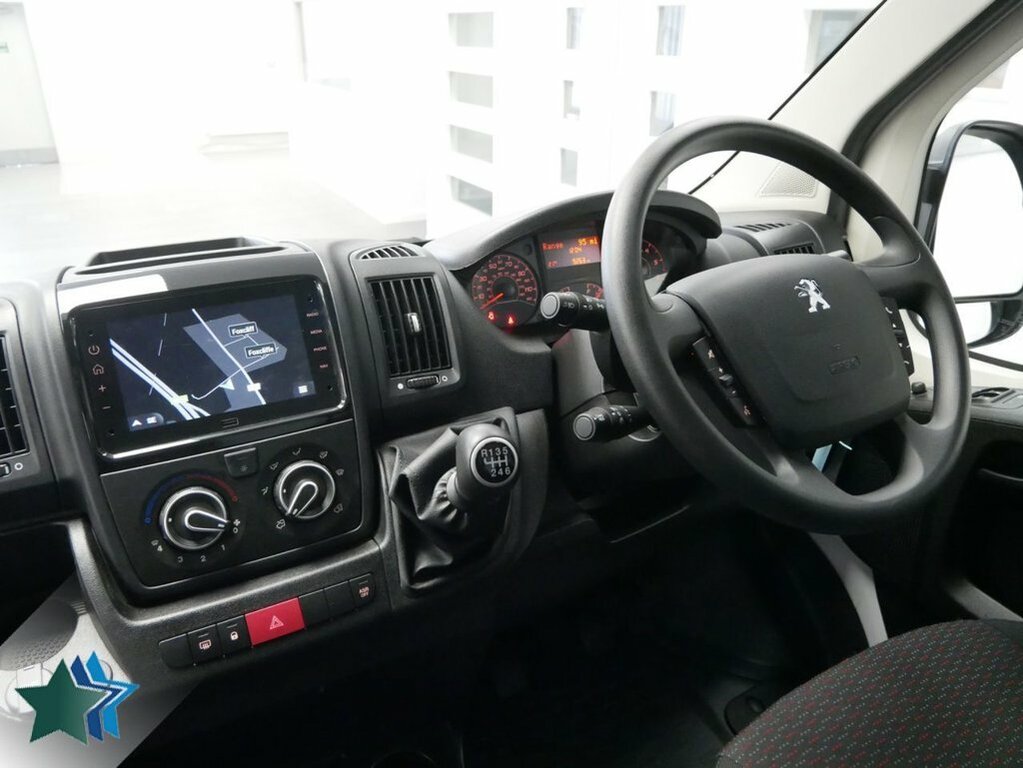 Peugeot Boxer 2.2L Bluehdi 335 Professional Premium Panel Van White #4