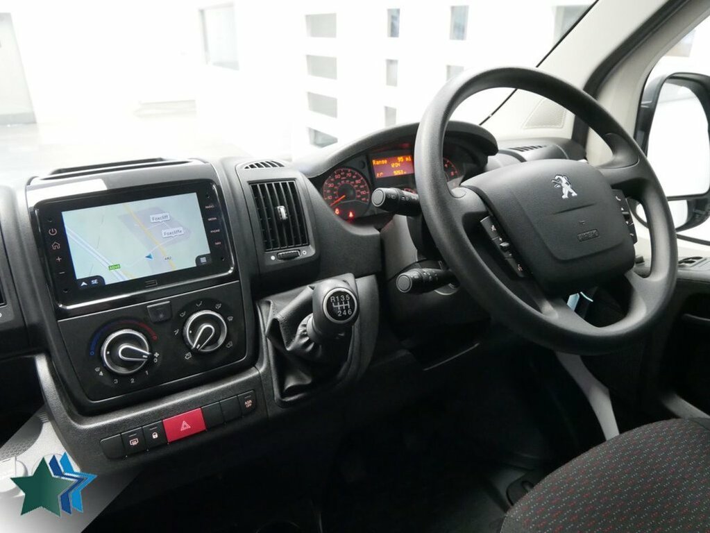 Peugeot Boxer 2.2L Bluehdi 335 Professional Premium Panel Van White #3