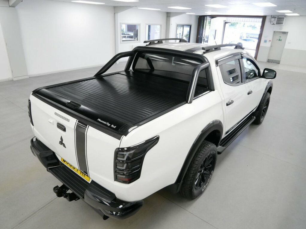 Mitsubishi L200 2.4L Di-d Dc Challenger Pickup Double Cab Dies White #2