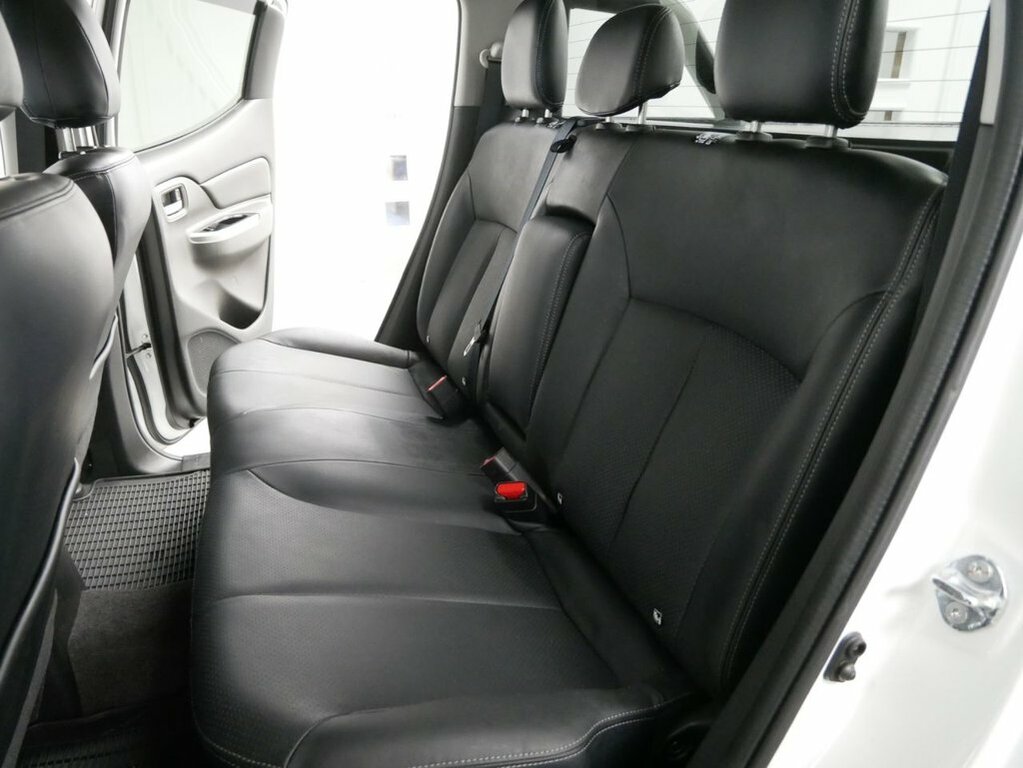 Mitsubishi L200 2.4L Di-d Dc Challenger Pickup Double Cab Dies White #5