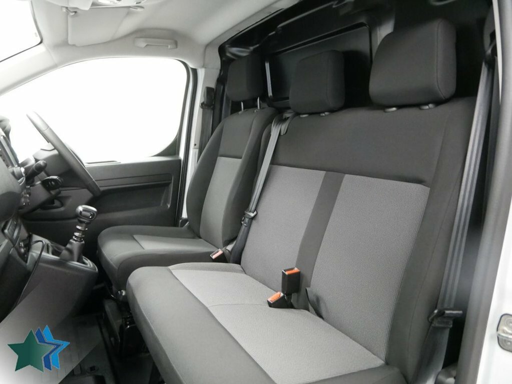 Vauxhall Vivaro 1.5L Turbo D 2900 Prime Panel Van 6Dr Manua DY23OSZ White #4