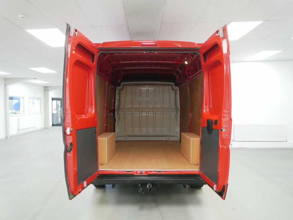 Peugeot Boxer 2.2L Bluehdi 335 Professional Panel Van Red #2