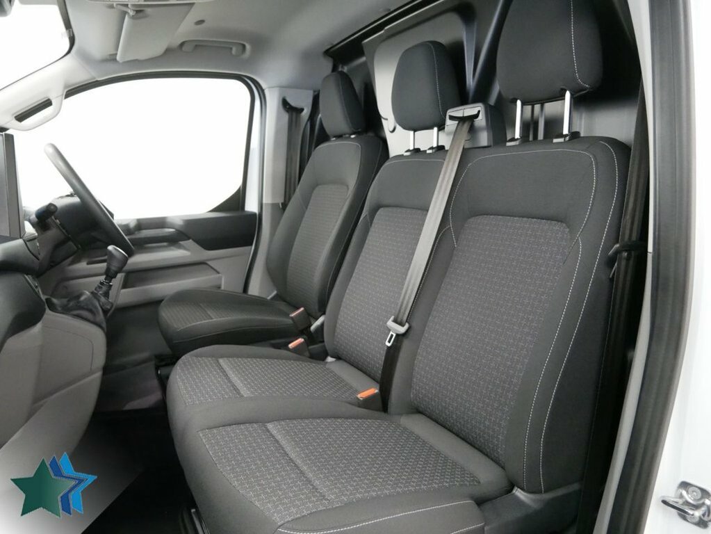 Ford Transit Custom 2L 2.0 320 Ecoblue Trend Panel Van Manu HV75UJZ White #4