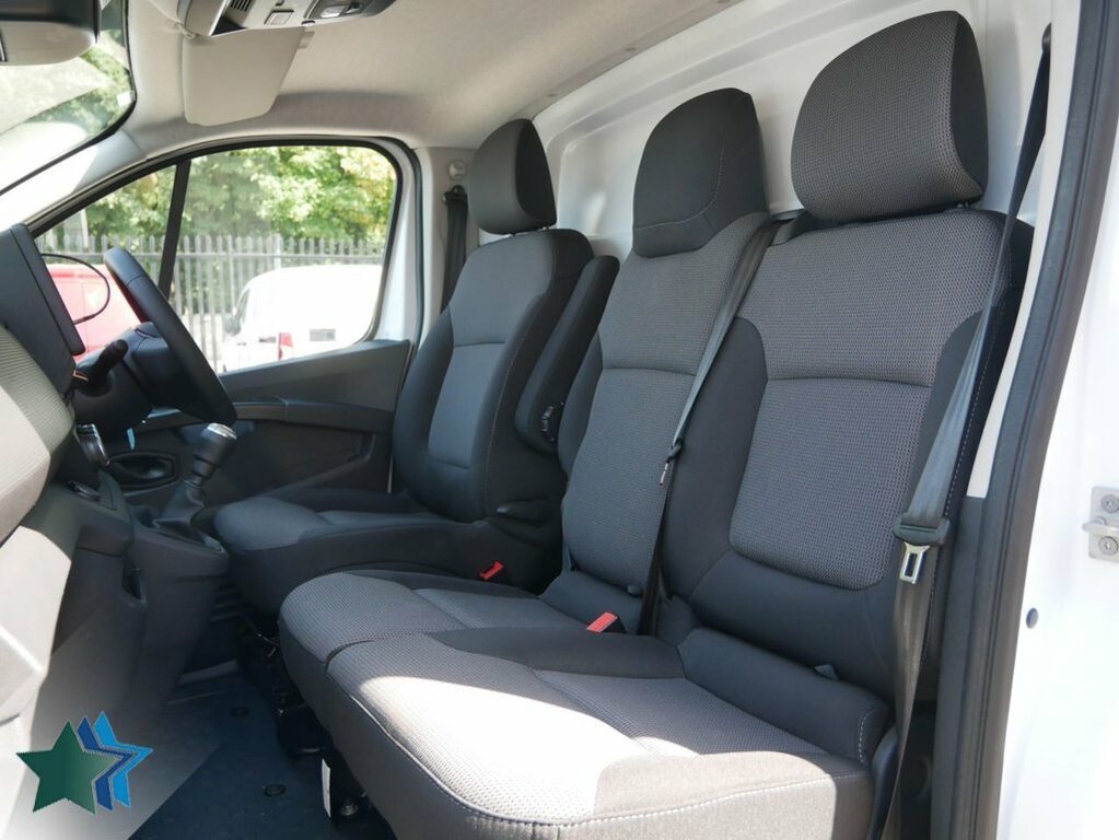 Renault Trafic 2L 2.0 Dci Blue Sh30 Advance Panel Van RO74HJC White #4