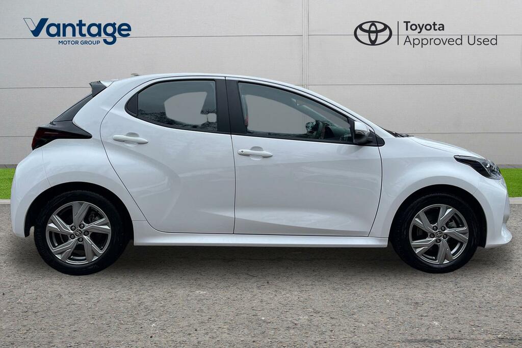 Toyota Yaris 1.5 Vvt-h Icon Hatchback Hybrid E-cvt E YH75KYT White #2