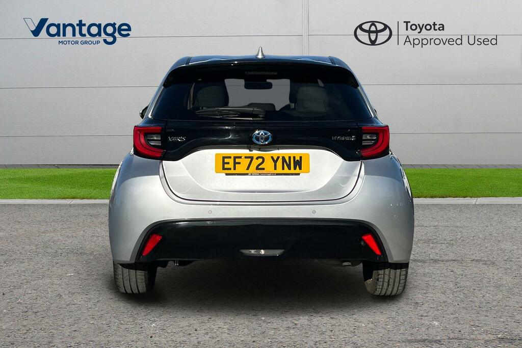 Toyota Yaris 1.5 Vvt-h Excel Hatchback Hybrid E-cvt EF72YNW Silver #4
