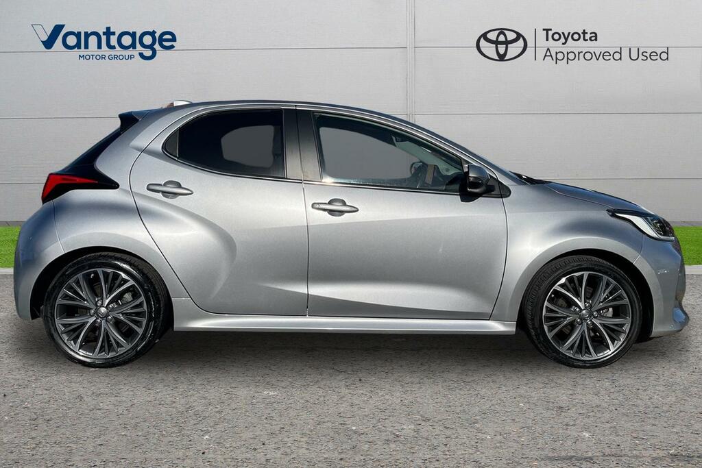 Toyota Yaris 1.5 Vvt-h Excel Hatchback Hybrid E-cvt EF72YNW Silver #2