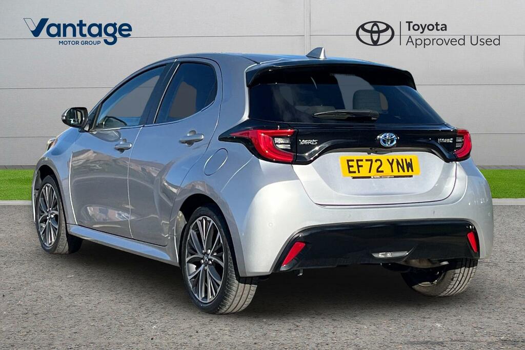Toyota Yaris 1.5 Vvt-h Excel Hatchback Hybrid E-cvt EF72YNW Silver #5