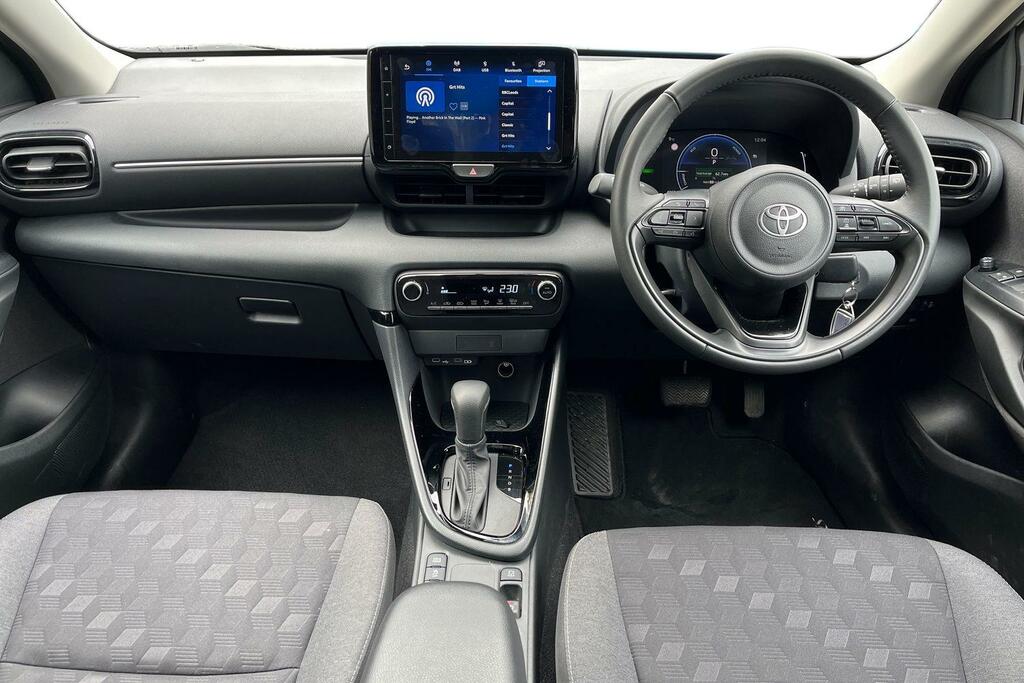 Toyota Yaris 1.5 Vvt-h Design Hatchback Hybrid E-cvt YC75KAO White #6