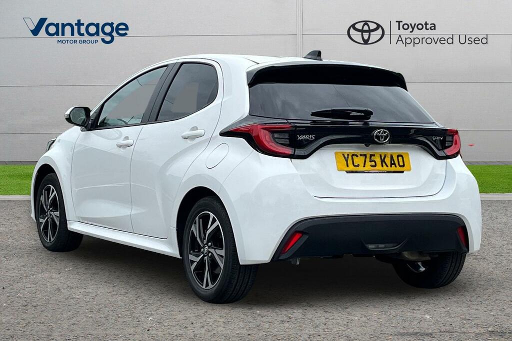 Toyota Yaris 1.5 Vvt-h Design Hatchback Hybrid E-cvt YC75KAO White #4