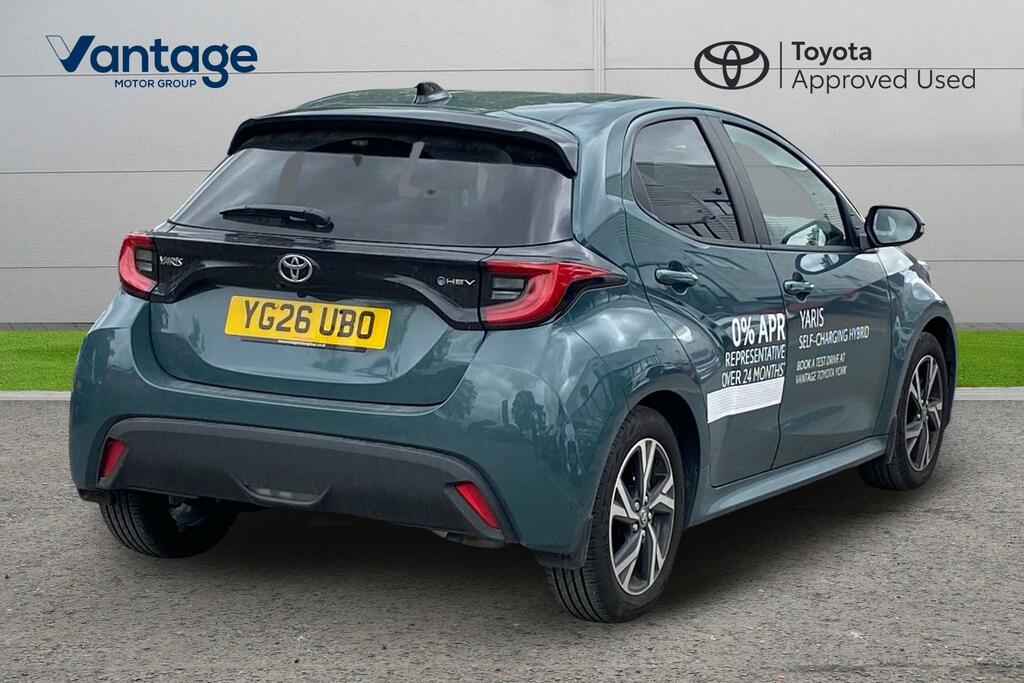 Toyota Yaris 1.5 Vvt-h Design E-cvt Euro 6 Ss YG26UBO Green #2