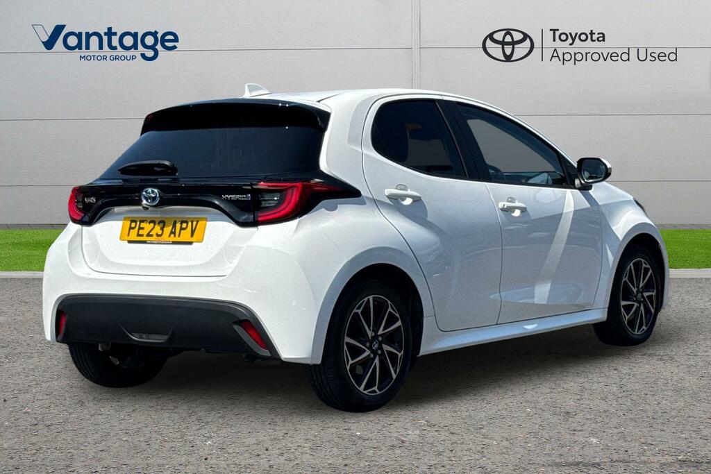 Toyota Yaris 1.5 Vvt-h Design E-cvt Euro 6 Ss PE23APV White #2