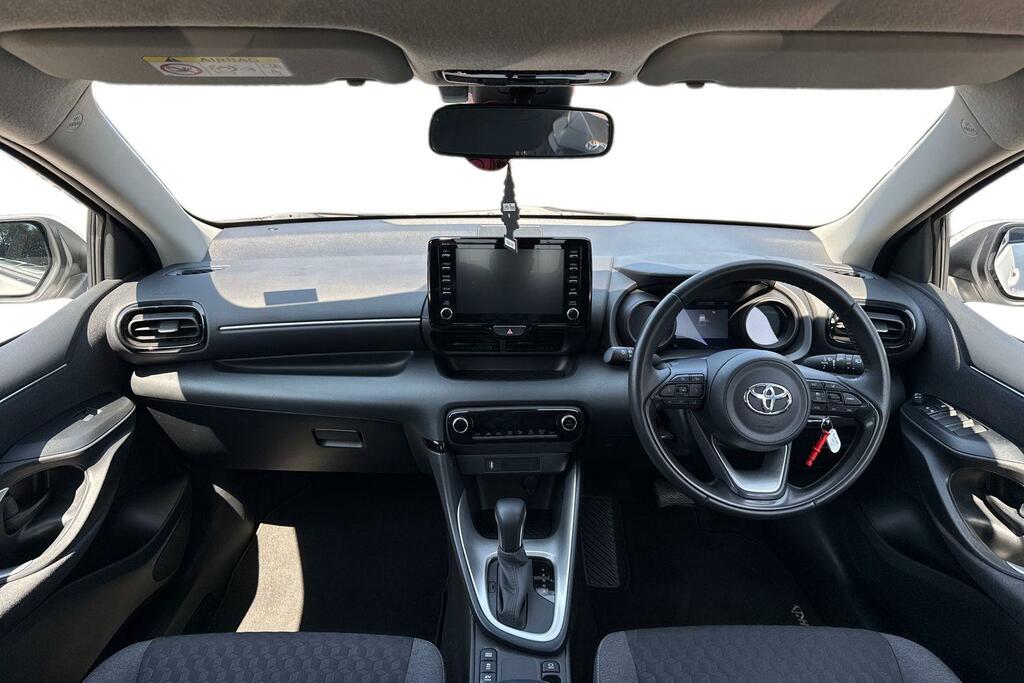 Toyota Yaris 1.5 Vvt-h Design E-cvt Euro 6 Ss PE23APV White #6