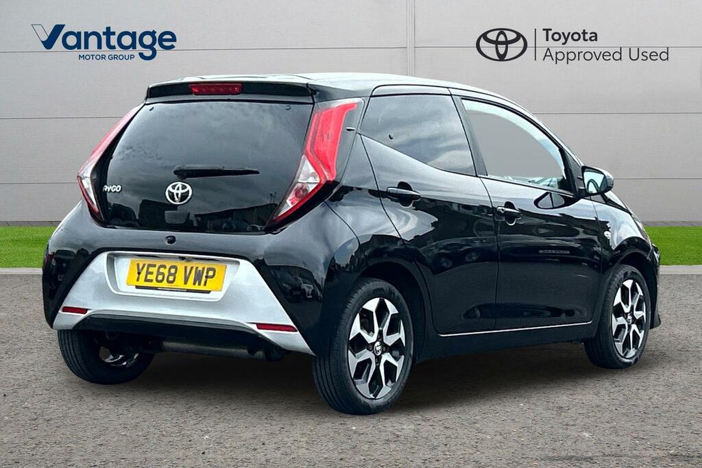 Toyota Aygo 1.0 Vvt-i X-plore Euro 6 YE68VWP Black #2