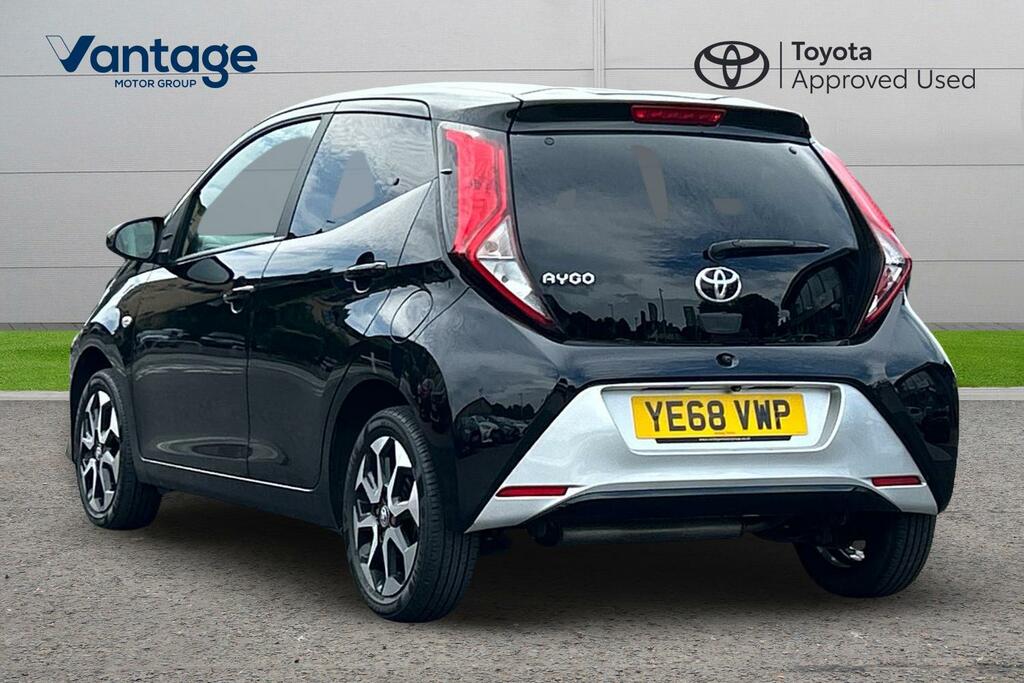 Toyota Aygo 1.0 Vvt-i X-plore Euro 6 YE68VWP Black #4