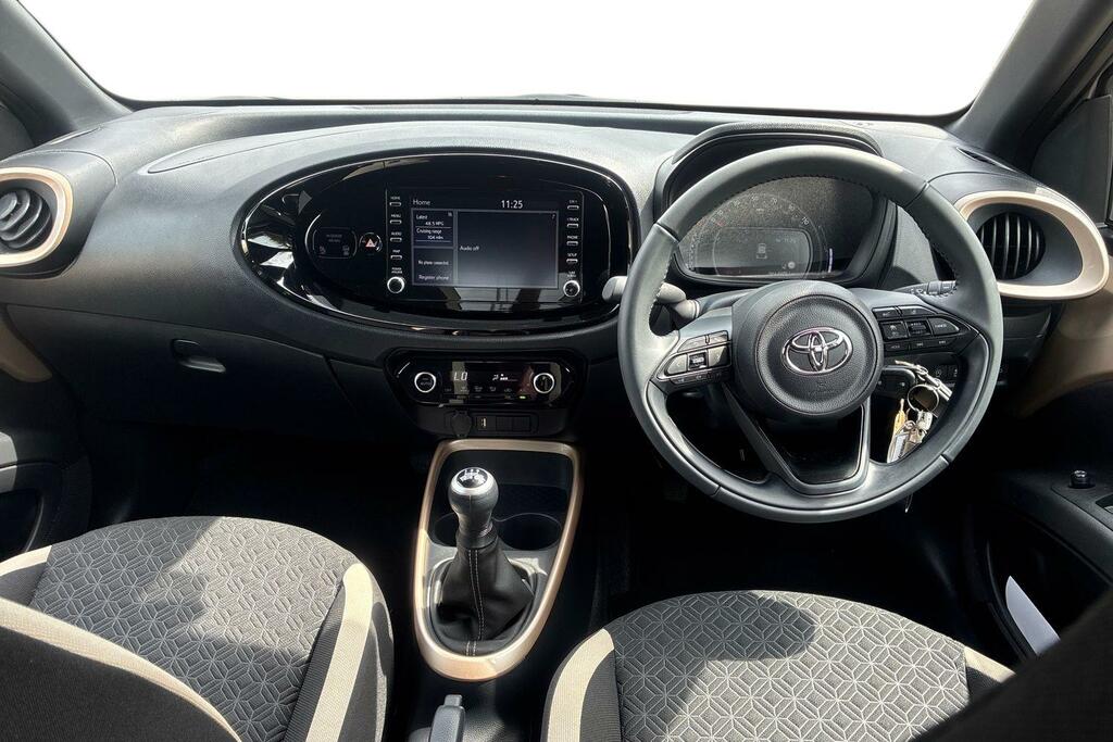 Toyota Aygo X 1.0 Vvt-i Edge Euro 6 Ss YE23GGK Beige #6