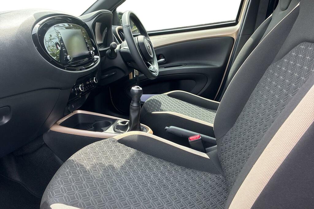 Toyota Aygo X 1.0 Vvt-i Edge Euro 6 Ss YE23GGK Beige #5