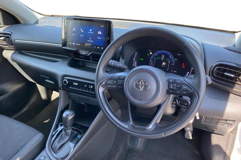 Toyota Yaris 1.5 Vvt-h Design E-cvt Euro 6 Ss YH25LKU White #6