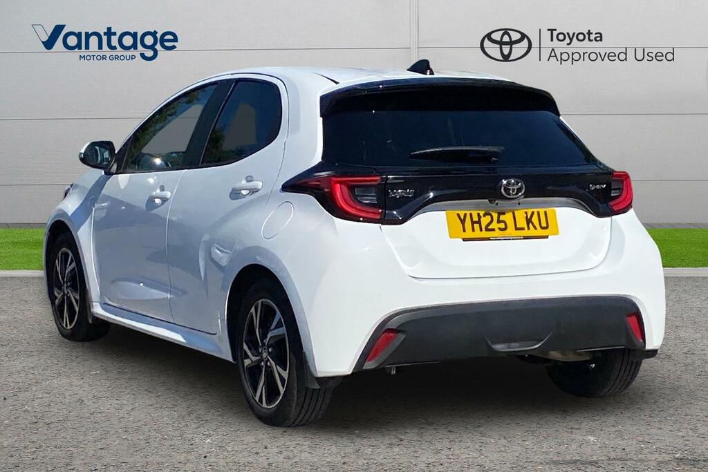 Toyota Yaris 1.5 Vvt-h Design E-cvt Euro 6 Ss YH25LKU White #4