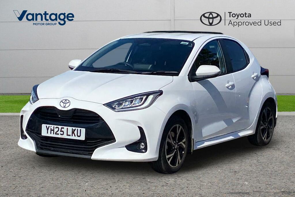 Toyota Yaris 1.5 Vvt-h Design E-cvt Euro 6 Ss YH25LKU White #3