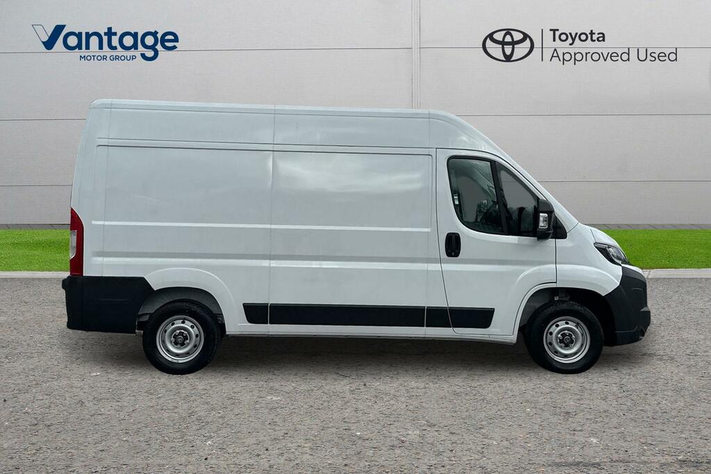 Toyota PROACE 2.2 Bluehdi 35 Icon Medium Panel Van L2 H2 Euro 6 White #2