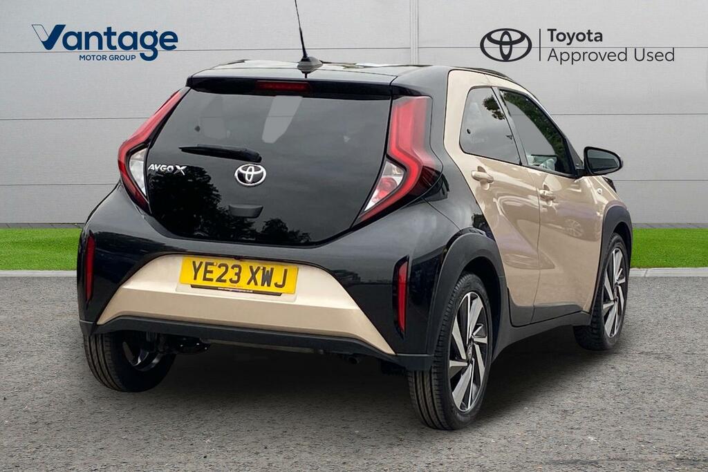 Toyota Aygo X 1.0 Vvt-i Edge Euro 6 Ss YE23XWJ Beige #2