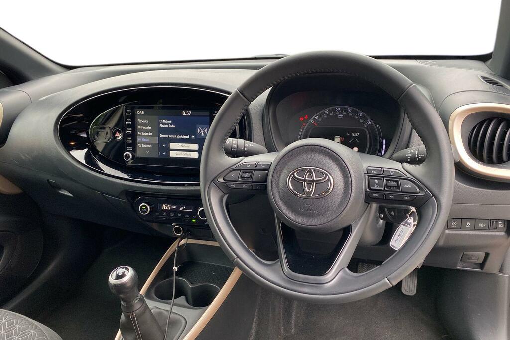 Toyota Aygo X 1.0 Vvt-i Edge Euro 6 Ss YE23XWJ Beige #6