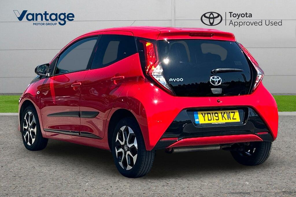 Toyota Aygo 1.0 Vvt-i X-trend Euro 6 YD19KWZ Red #4