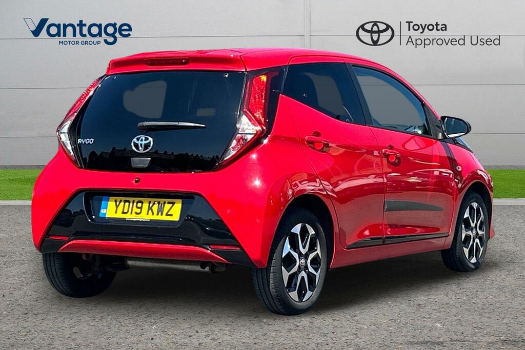 Toyota Aygo 1.0 Vvt-i X-trend Euro 6 YD19KWZ Red #2