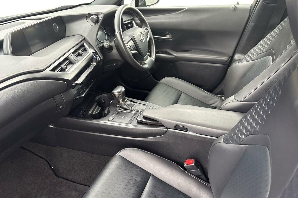 Lexus UX 2.0 250H Premium Sport Edition Suv Hybr PE72BVD Grey #6