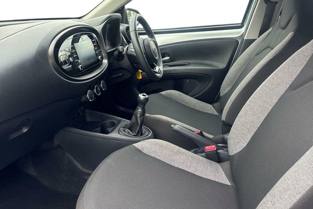 Toyota Aygo X 1.0 Vvt-i Pure Euro 6 Ss NL23RZY Silver #5