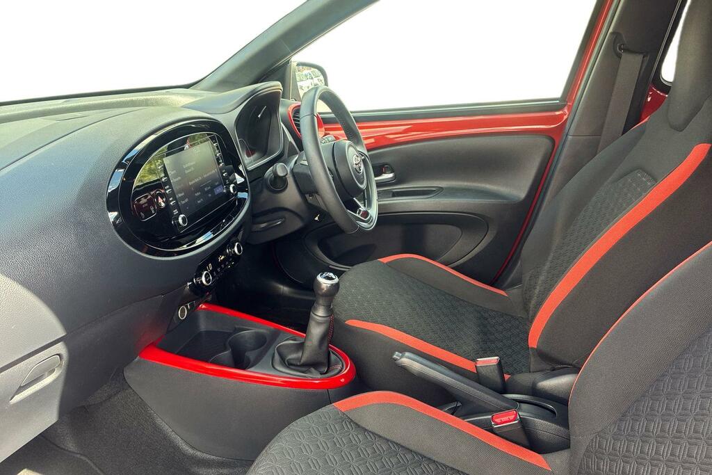 Toyota Aygo X 1.0 Vvt-i Edge Euro 6 Ss YB22WWT Red #5