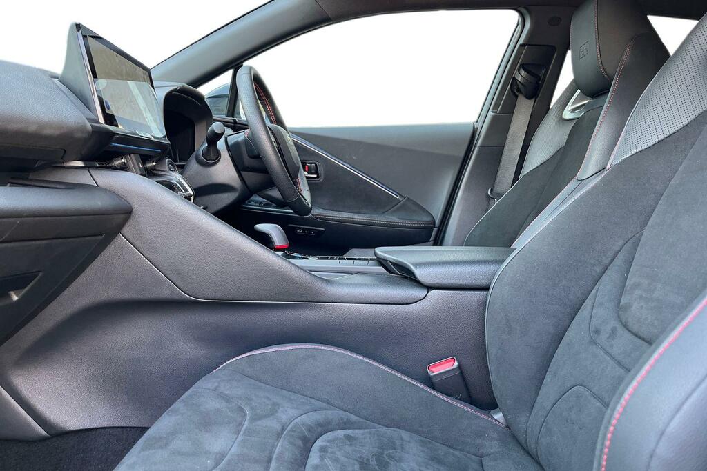 Toyota C-Hr 2.0 Vvt 13.6Kwh Gr Sport Suv Plug-in Hy YK26NXV White #5