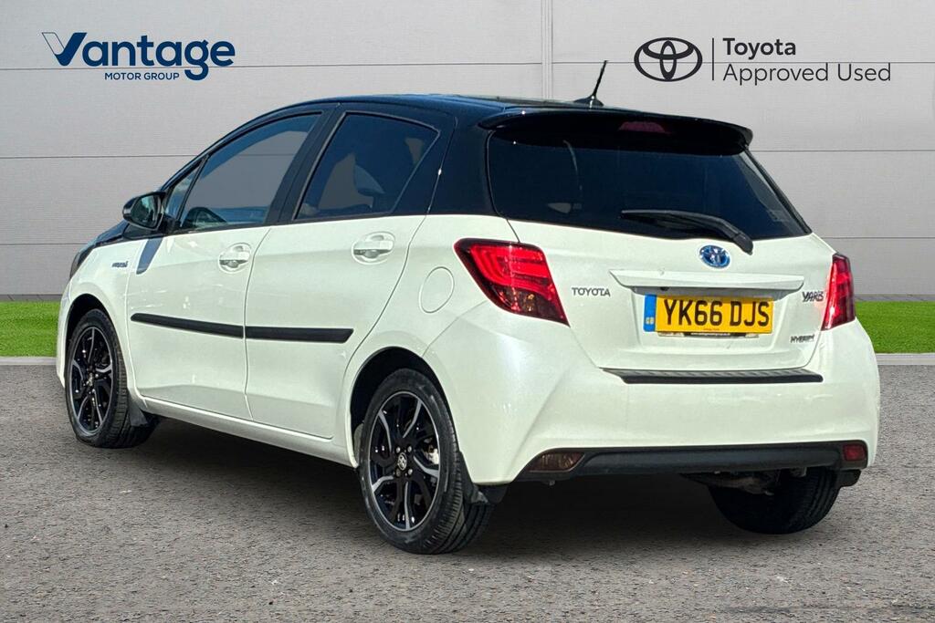 Toyota Yaris 1.5 Vvt-h Design E-cvt Euro 6 White #4