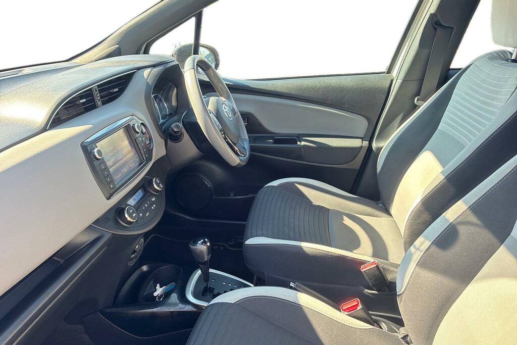 Toyota Yaris 1.5 Vvt-h Design E-cvt Euro 6 White #5