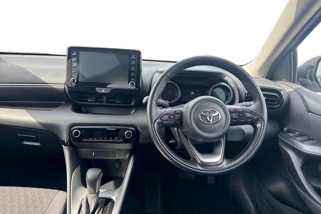 Toyota Yaris 1.5 Vvt-h Design E-cvt Euro 6 Ss PY23OTK Silver #6