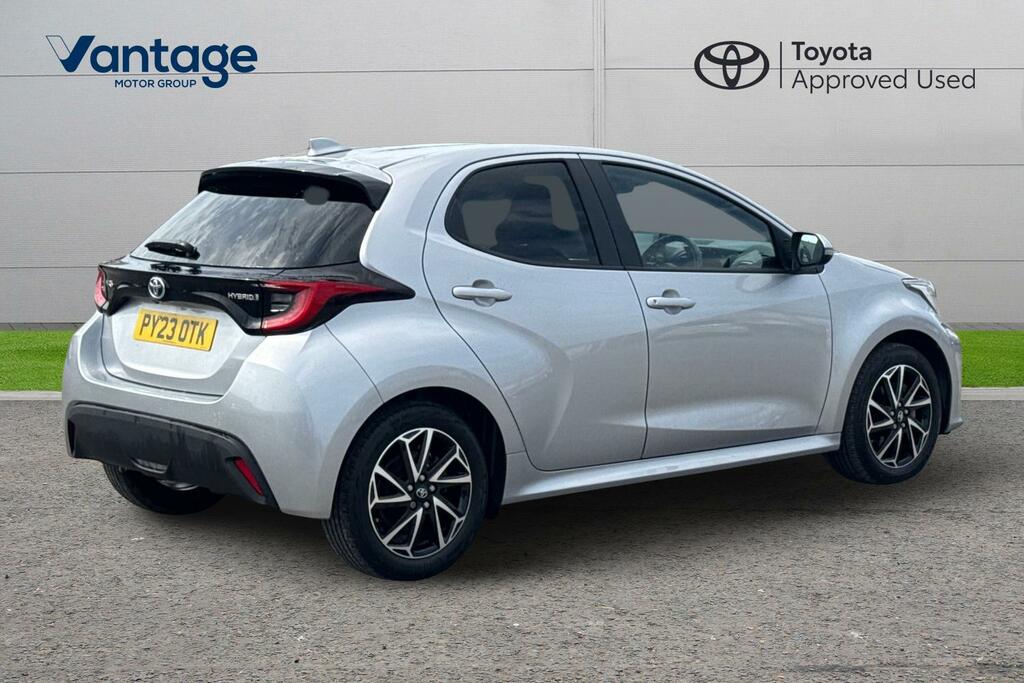 Toyota Yaris 1.5 Vvt-h Design E-cvt Euro 6 Ss PY23OTK Silver #2