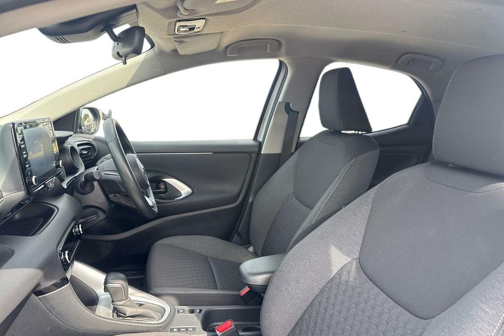 Toyota Yaris 1.5 Vvt-h Design E-cvt Euro 6 Ss PY23OTK Silver #5