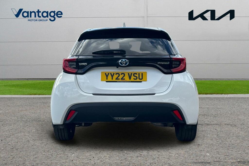 Toyota Yaris Icon White #4