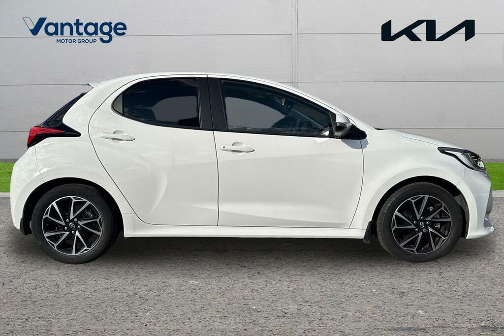 Toyota Yaris Icon White #2