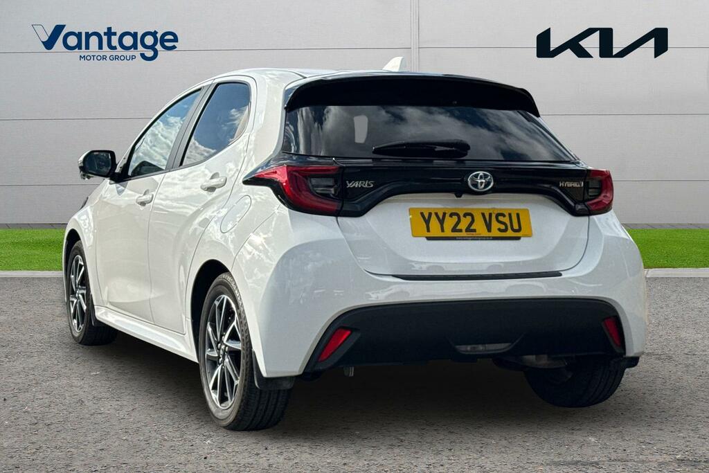 Toyota Yaris Icon White #5