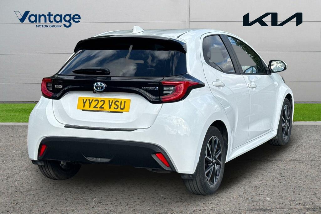 Toyota Yaris Icon White #3