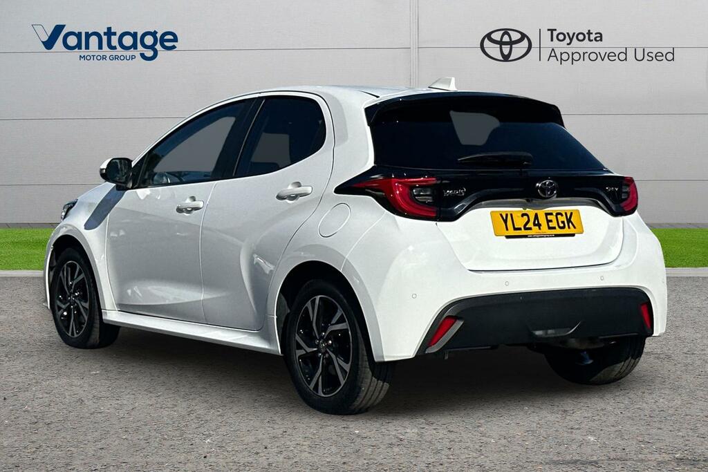 Toyota Yaris 1.5 Vvt-h Design E-cvt Euro 6 Ss White #4