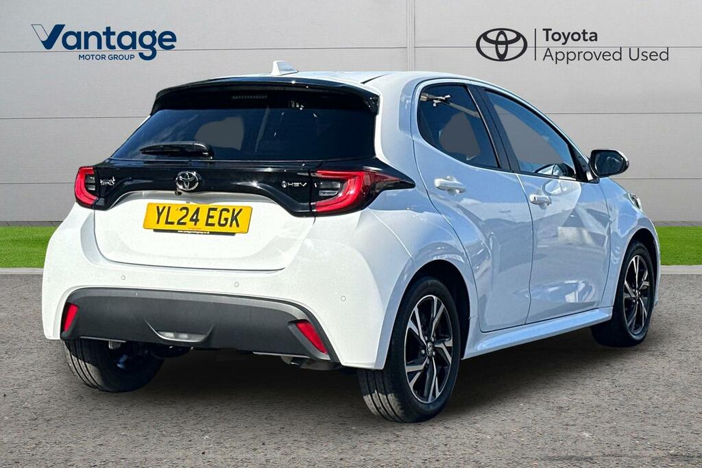 Toyota Yaris 1.5 Vvt-h Design E-cvt Euro 6 Ss White #2