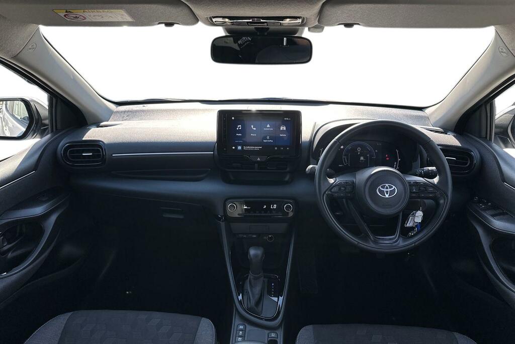 Toyota Yaris 1.5 Vvt-h Design E-cvt Euro 6 Ss White #6
