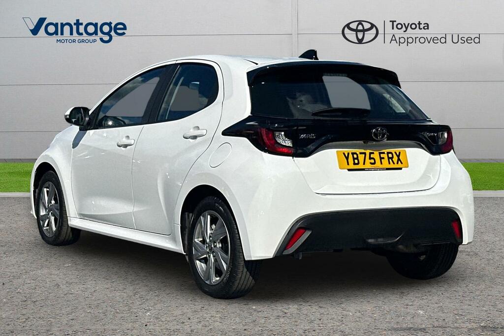 Toyota Yaris 1.5 Vvt-h Icon E-cvt Euro 6 Ss White #4