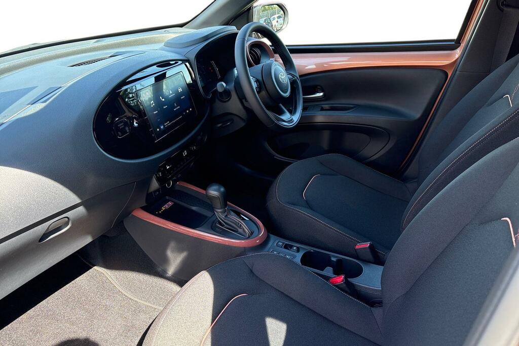 Toyota Aygo X 1.5H 49Kwh Design Cvt Euro 6 Ss Orange #5