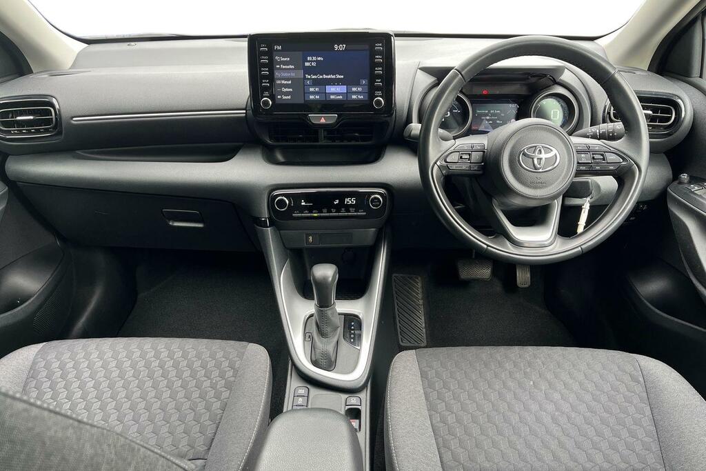 Toyota Yaris 1.5 Vvt-h Design Hatchback Hybrid E-cvt White #6