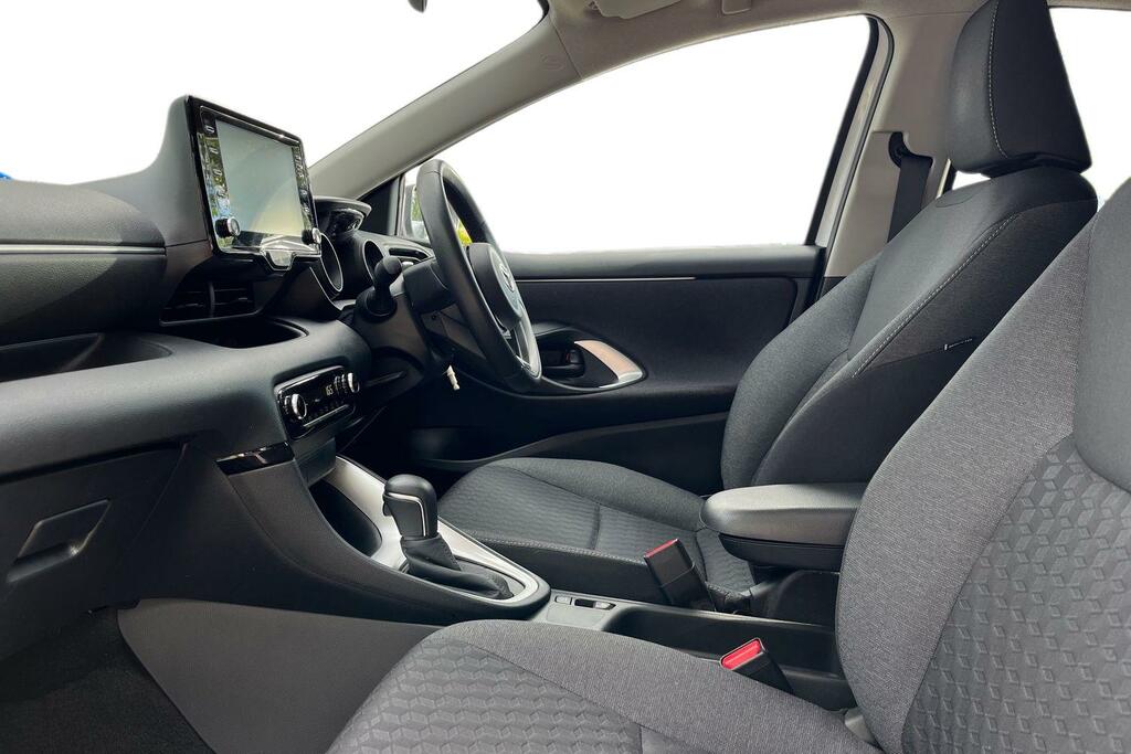 Toyota Yaris 1.5 Vvt-h Design Hatchback Hybrid E-cvt White #5
