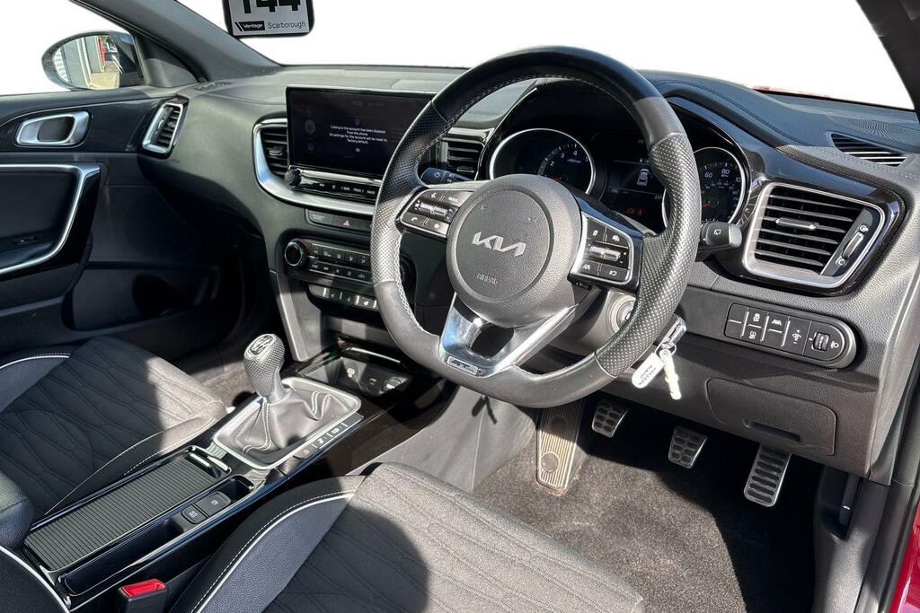 Kia Xceed 1.6 Gdi 8.9Kwh 3 Suv Plug-in Hybrid Dct White #10